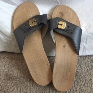 Metallic grey 🖇 Dr Scholl’s slides!